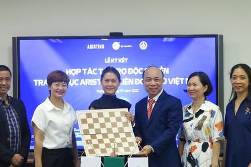 Các kỳ thủ cờ vua Việt Nam được tài trợ trang phục thi đấu