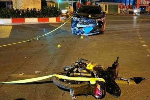 Tìm nhân chứng vụ tai nạn trong đêm ở Hà Nội khiến một cô gái tử vong