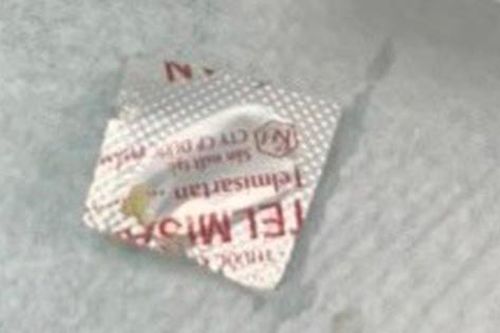 Nuốt đau, bất ngờ thấy viên thuốc cả vỏ sắc nhọn nằm trong thực quản