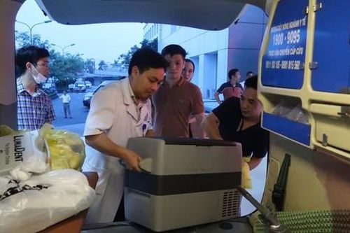 Chuyến bay lùi giờ cất cánh kịp thời đưa lá gan từ Vinh ra Hà Nội cứu người
