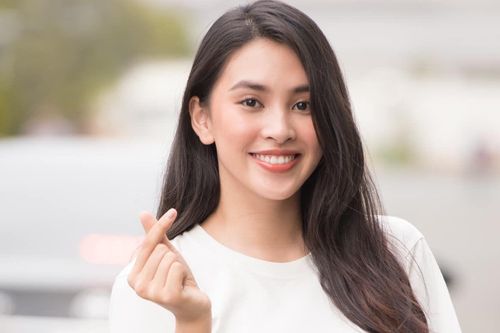 Hoa hậu Tiểu Vy trao tặng 1.500 phần quà đến trẻ em và người dân vùng cao
