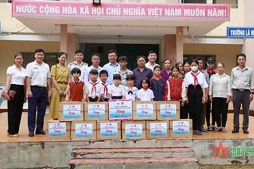 Chăm lo 'búp trên cành' nơi miền biên viễn