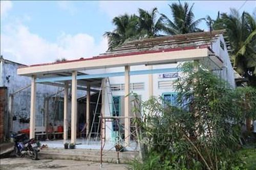 Long An: Mưa kèm theo lốc xoáy làm tốc mái hơn 130 căn nhà dân