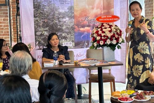 Nhà thơ Huệ Triệu ra mắt trường ca 'Người về trong hương'
