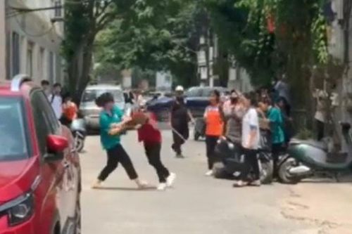 Vụ nữ sinh cấp 2 đánh nhau giữa đường: Do bị 'tiết lộ chuyện yêu đương'