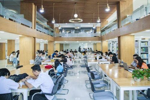 Không tăng học phí, trường tự chủ 'liệu cơm gắp mắm'