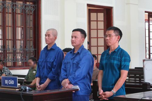 Thủ đoạn tinh vi của nhóm lừa làm sổ đỏ, bán đất đấu giá ở Nghệ An