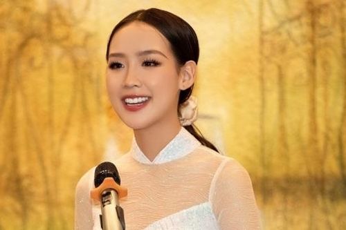Hoa hậu Bảo Ngọc chọn áo dài dự sự kiện du lịch quốc tế