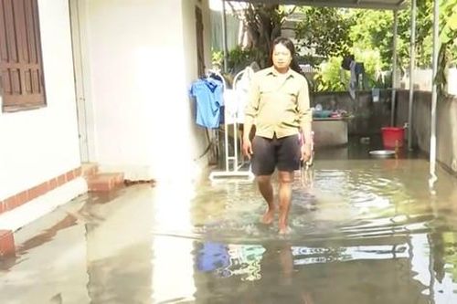 Người dân điêu đứng vì 'ngập lụt' giữa mùa hè nắng hạn