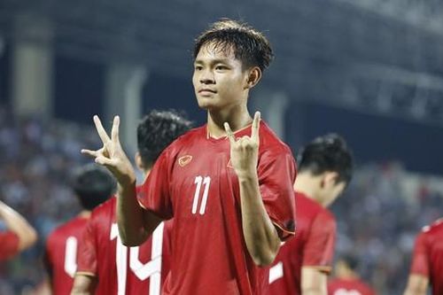 Người hùng Bùi Vĩ Hào tiết lộ lý do khiến U23 Việt Nam đá sung dưới cơn mưa tầm tã