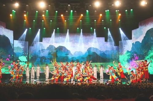 Đêm Gala Tôn vinh tiếng Việt 2023: 'Tiếng Mẹ thân thương'