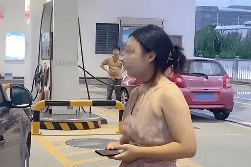 Cú sốc của chàng trai yêu cầu bạn gái trả tiền xăng xe lần đầu hẹn hò