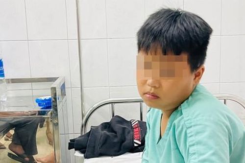 Bé trai 10 tuổi nuốt viên thuốc còn nguyên vỏ sắc nhọn