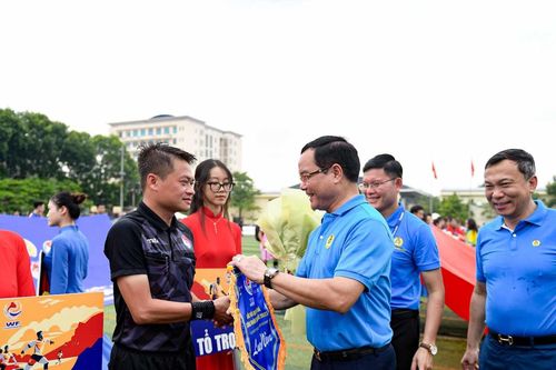 Khởi tranh giải bóng đá công nhân toàn quốc 2023