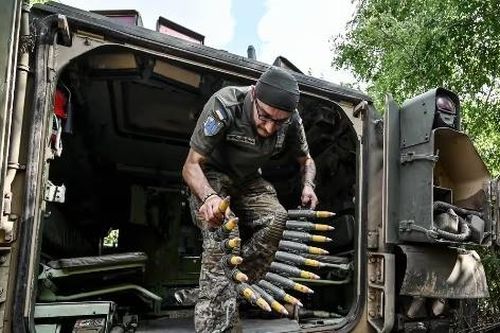 Nga dồn quân về làng chiến lược ở miền nam, Ngoại trưởng Nhật thăm Ukraine