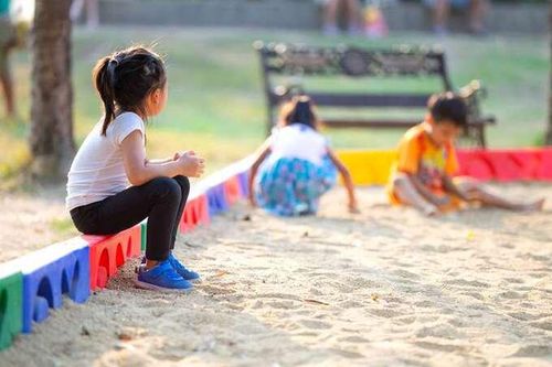 Con mắc kẹt trong cô đơn vì không có bạn bè, nguyên nhân do đâu?