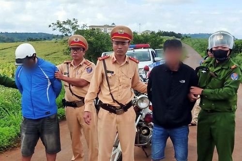 Bắt nóng 2 đối tượng cướp giật tài sản người đi đường ở Đắk Nông