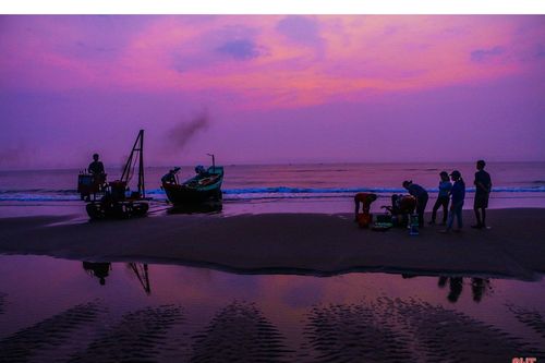 Quê hương 'gừng cay, muối mặn'