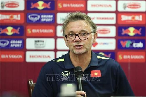 HLV Philippe Troussier: Toàn đội hài lòng vì hoàn thành mục tiêu đề ra