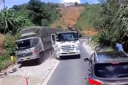 Xe tải đánh lái kịp thời, tránh tai nạn thảm khốc trên đèo Lò Xo