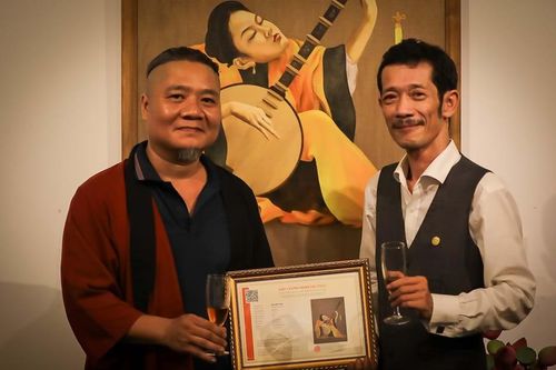 'Tĩnh không' của Nguyễn Tuấn - một tiếng đàn không dây
