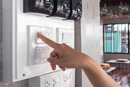 Hóa đơn tiền điện tháng 8 tại TP.HCM tăng cao do đâu?