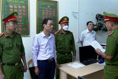 Khởi tố Chủ tịch UBND và công chức địa chính, nông nghiệp, xây dựng và môi trường xã