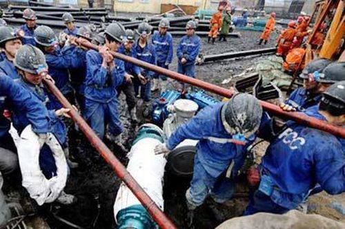 Chờ đợi kỳ tích từ cuộc giải cứu ở hang sâu 1.000m