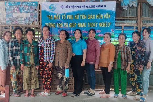 Ra mắt 'Tổ phụ nữ tôn giáo hùn vốn tương trợ và giúp nhau thoát nghèo'