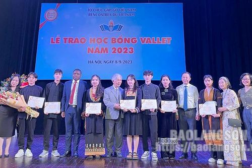 14 học sinh THPT nhận học bổng Vallet