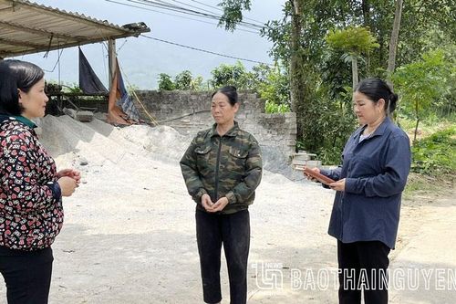 'Đảng viên đi trước, làng nước theo sau'