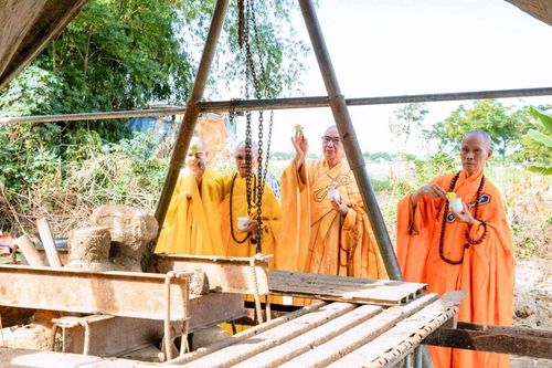 Quảng Nam: Lễ chú nguyện rót đồng đúc đại hồng chung chùa Vạn Phúc (TX.Điện Bàn)