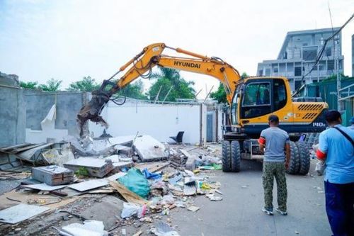 Tháo dỡ hàng chục công trình xây dựng trái phép xung quanh hồ điều hòa lớn nhất Hải Phòng