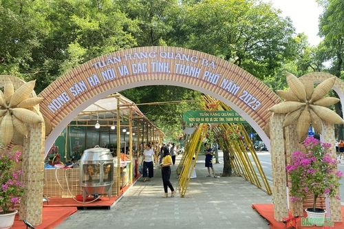 Hơn 2.000 sản phẩm nông sản, đặc sản vùng miền có mặt tại phố đi bộ Hồ Hoàn Kiếm dịp cuối tuần