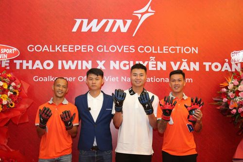 Thủ môn tuyển Việt Nam tìm hướng đi mới nhờ găng tay bắt bóng