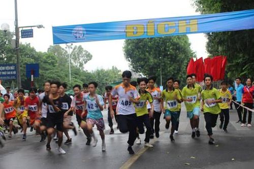 Sôi động chung kết Giải chạy Báo Hànôịmới quận Hai Bà Trưng