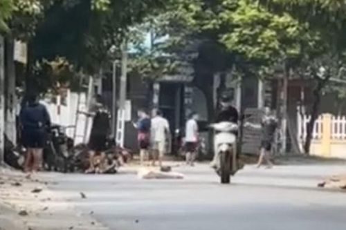 Phát hiện súng, dao và kiếm sau cuộc hỗn chiến của 2 nhóm thanh niên