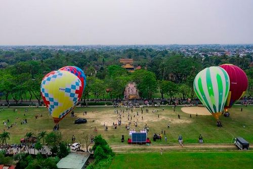 Đến bao giờ sinh viên mới nhận được tiền thù lao của đơn vị tổ chức lễ hội ở Huế?