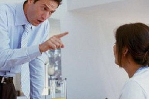 Vợ bị lừa tiền qua mạng, chồng có hành động khiến cô muốn ly hôn ngay lập tức