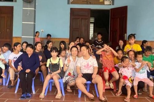 Khi những bông hoa đậu biếc nở trong khu vườn của Mái ấm Thánh Tâm