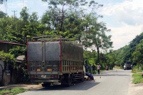 Xe máy chở 3 đối đầu ô tô tải: Thêm 1 nạn nhân tử vong