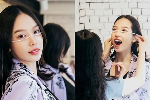 Làm mẫu ở show thời trang nước ngoài, Hoa hậu Thanh Thủy vẫn không quên tạo meme mới