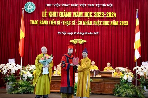 Lần đầu tiên, Học viện Phật giáo Việt Nam trao bằng Tiến sĩ Phật học