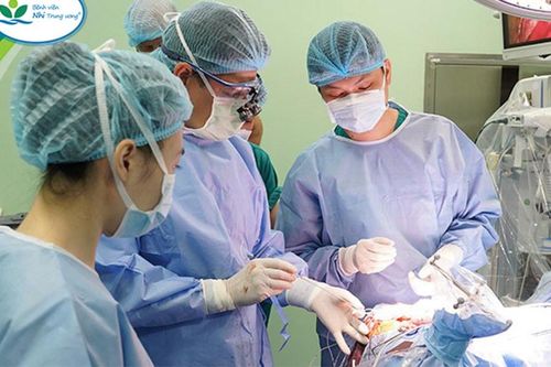 Phẫu thuật đặt điện cực bề mặt vỏ não cho 2 trẻ động kinh kháng thuốc