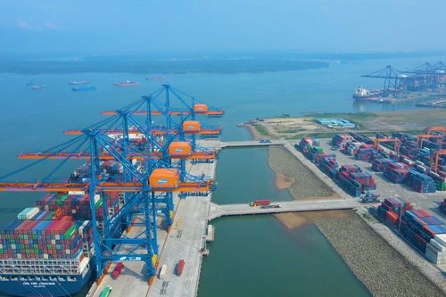 Vì sao cần tăng giá dịch vụ bốc dỡ container cảng biển?