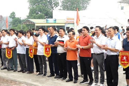 300 vận động viên tham gia Giải chạy Báo Hànôịmới 2023 huyện Thanh Oai