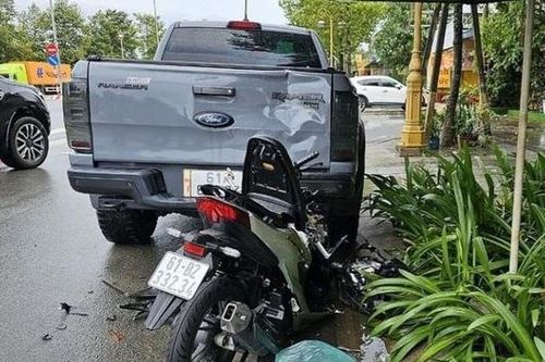 Tai nạn giao thông 10/9/2023: Cô gái trẻ nguy kịch sau khi đâm vào ô tô