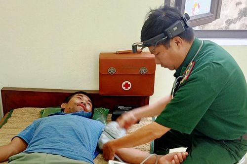 Thanh Hóa: Cứu vớt nạn nhân rơi xuống biển