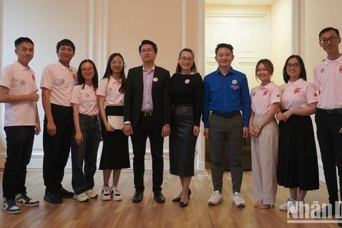 Sinh viên Việt Nam 'tiếp lửa' phong trào dạy tiếng Việt tại Nga