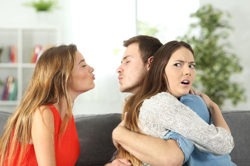 Tại sao đàn ông yêu vợ vẫn ngoại tình?